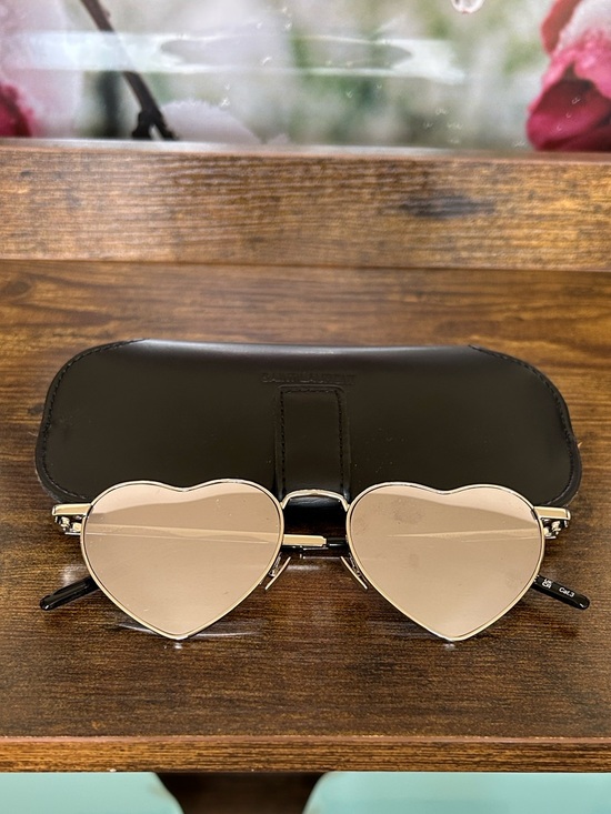 Saint Laurent Accessories - Saint Laurent SL 301 Loulou Heart-Shape Sunglasses Gold Frame Black/Gradient Len